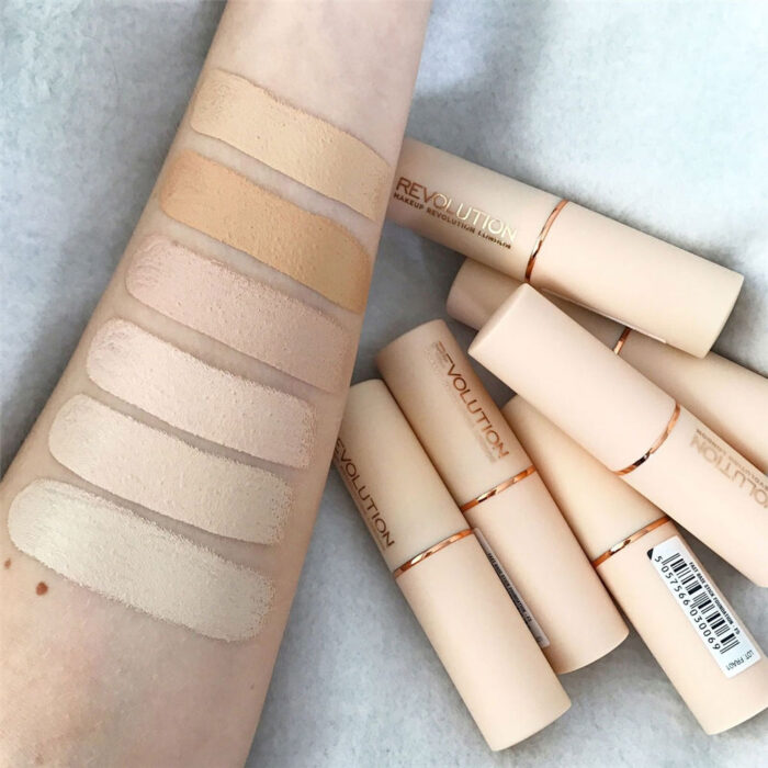 Puder u stiku MAKEUP REVOLUTION Fast Base Stick Foundation 6.2g - Slika 4